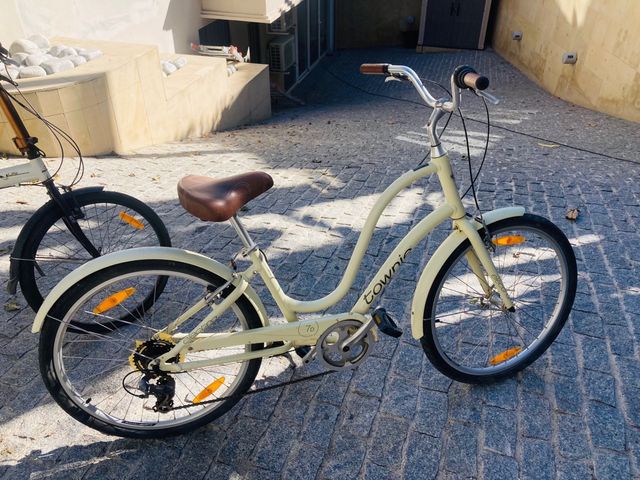 Bicicleta plegable blanca