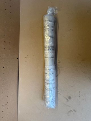 Rollo de papel pintado a rayas