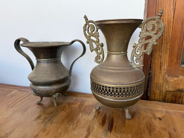 Lote 2 jarrones latón antiguos