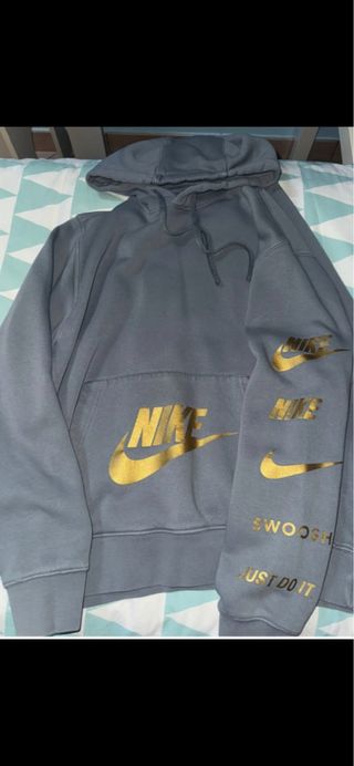 Felpa Nike grigia con dettagli oro