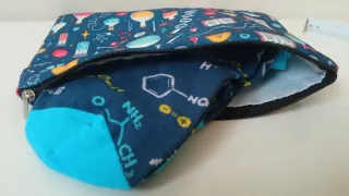 Regalo Navidad: Neceser y calcetines de química