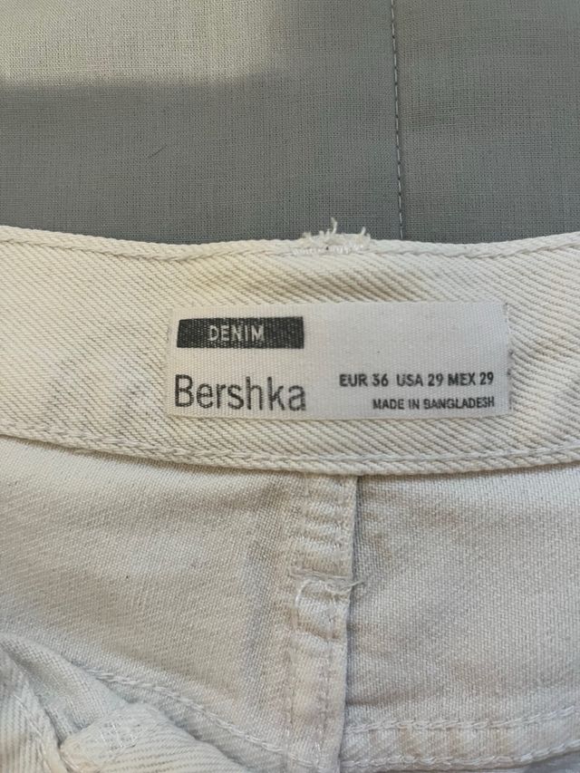 Vaqueros Bershka rotos blancos Talla 36