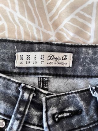 Pantalón vaquero gris