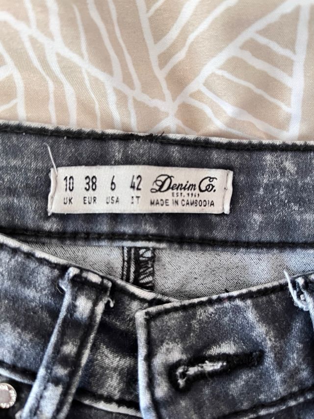 Pantalón vaquero gris