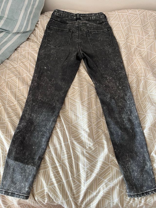 Pantalón vaquero gris