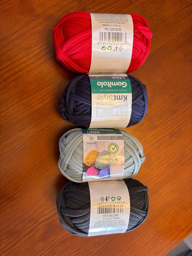 Trapillo ovillos 100gr colores surtidos. 100% pol