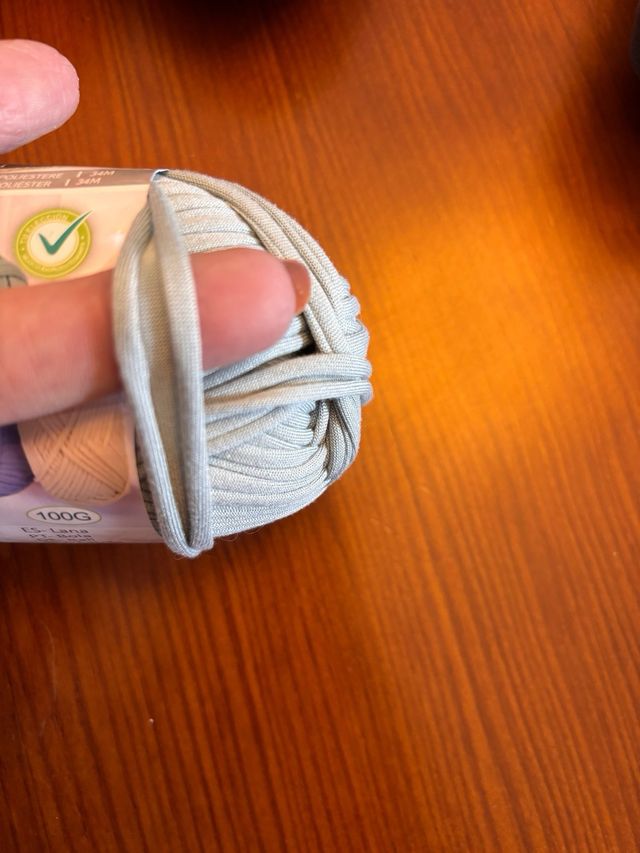 Trapillo ovillos 100gr colores surtidos. 100% pol