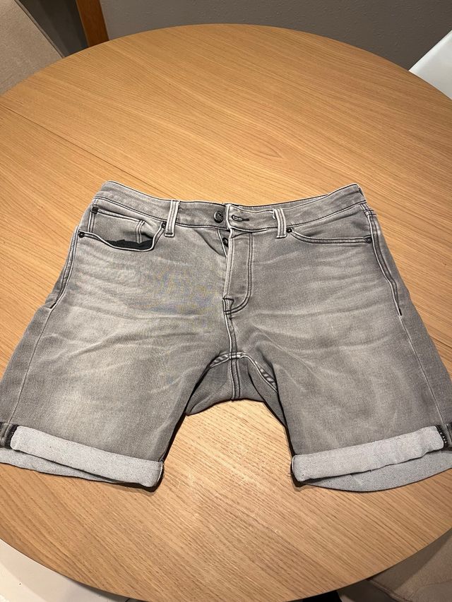 Pantalones cortos grises vaqueros