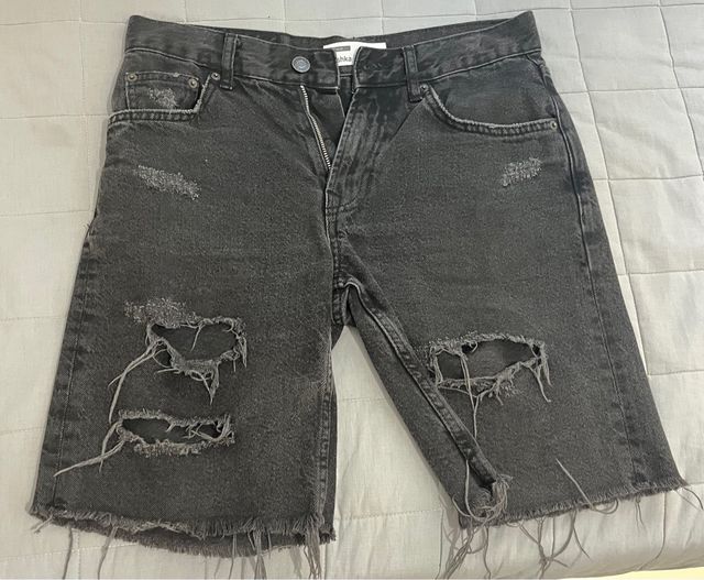 Vaqueros Bershka negros rotos Talla S