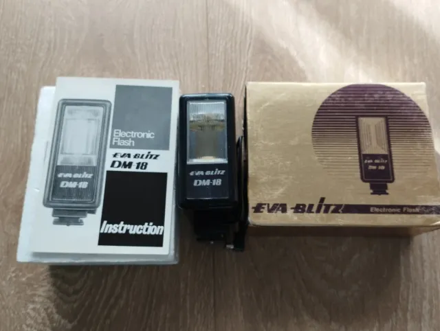 Cámara Werlisa color + Flash EVA BLITZ DM-18