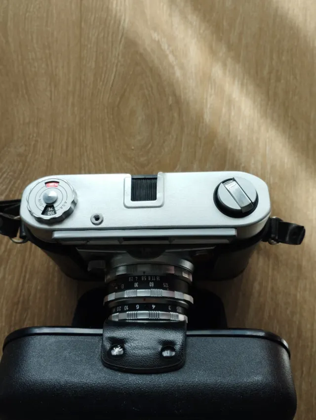 Cámara Werlisa color + Flash EVA BLITZ DM-18