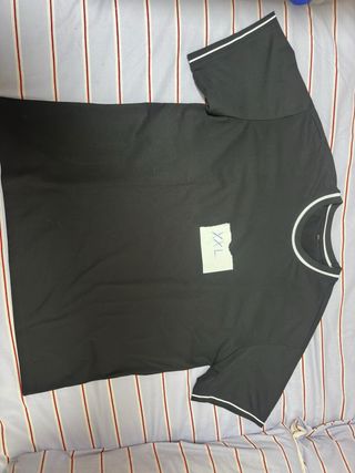 Camiseta negra XXL con ribetes blancos