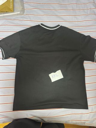 Camiseta negra XXL con ribetes blancos