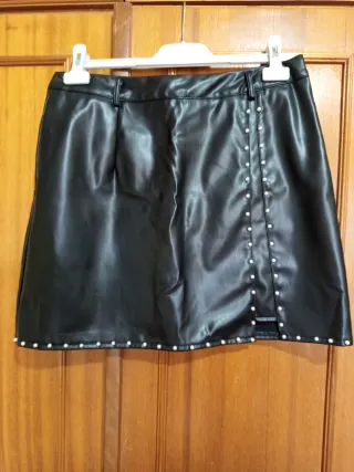 Falda negra con perlas