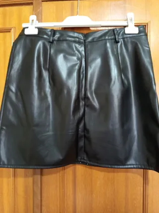 Falda negra con perlas