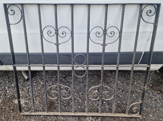 Reja de hierro forjado decorativa
