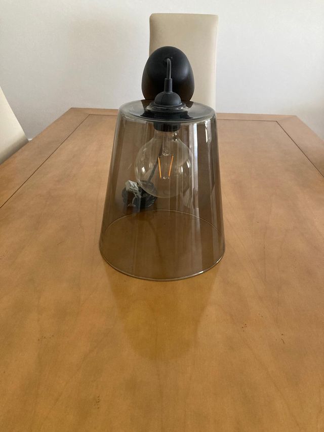 Lámpara de cristal ahumado y metal negro