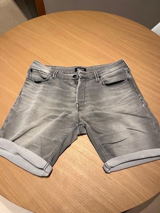 Pantalones cortos grises vaqueros