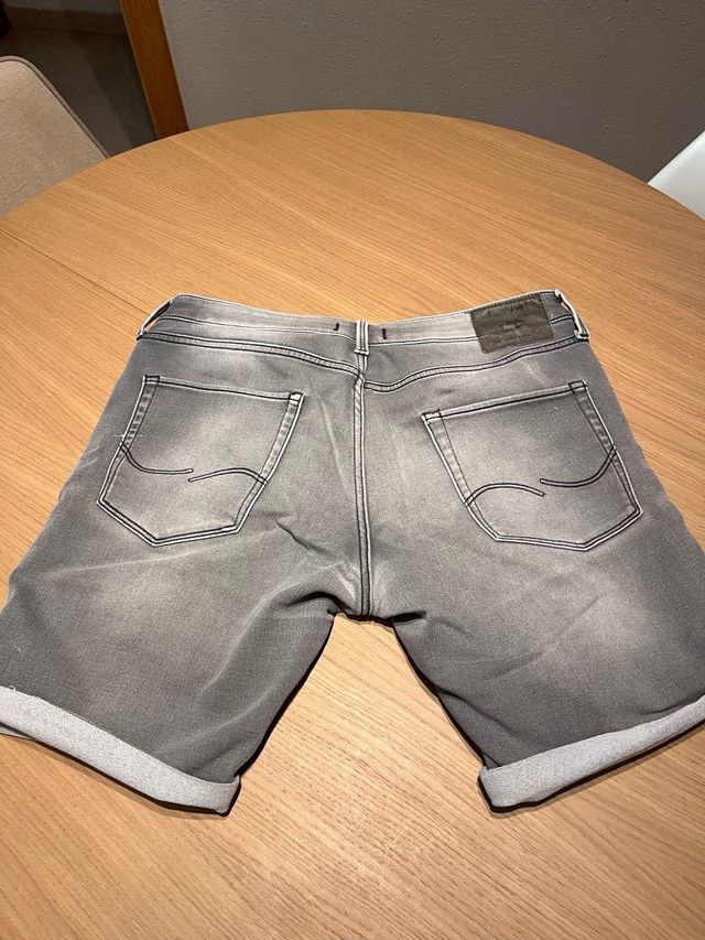 Pantalones cortos grises vaqueros