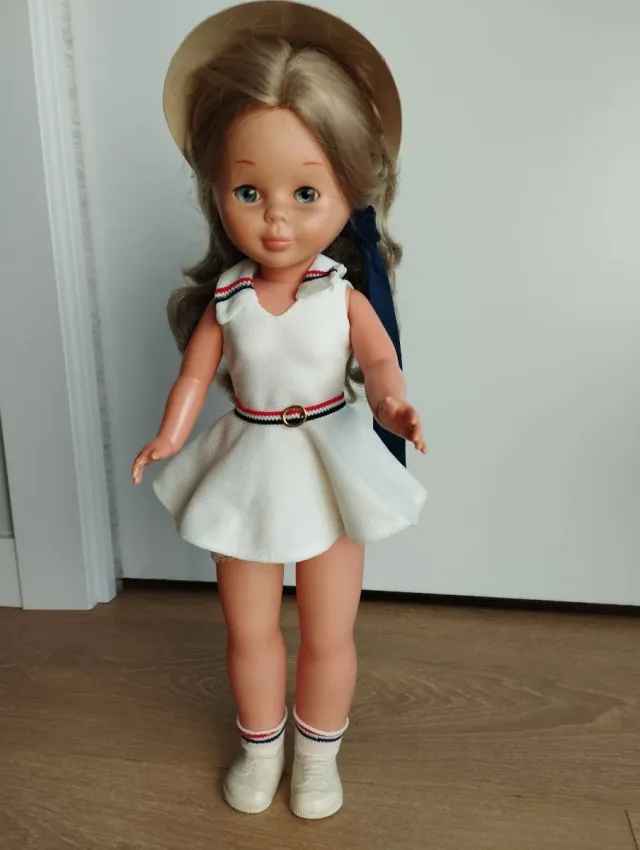 Muñeca Nancy con vestido deportivo años 70