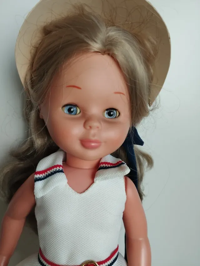 Muñeca Nancy con vestido deportivo años 70