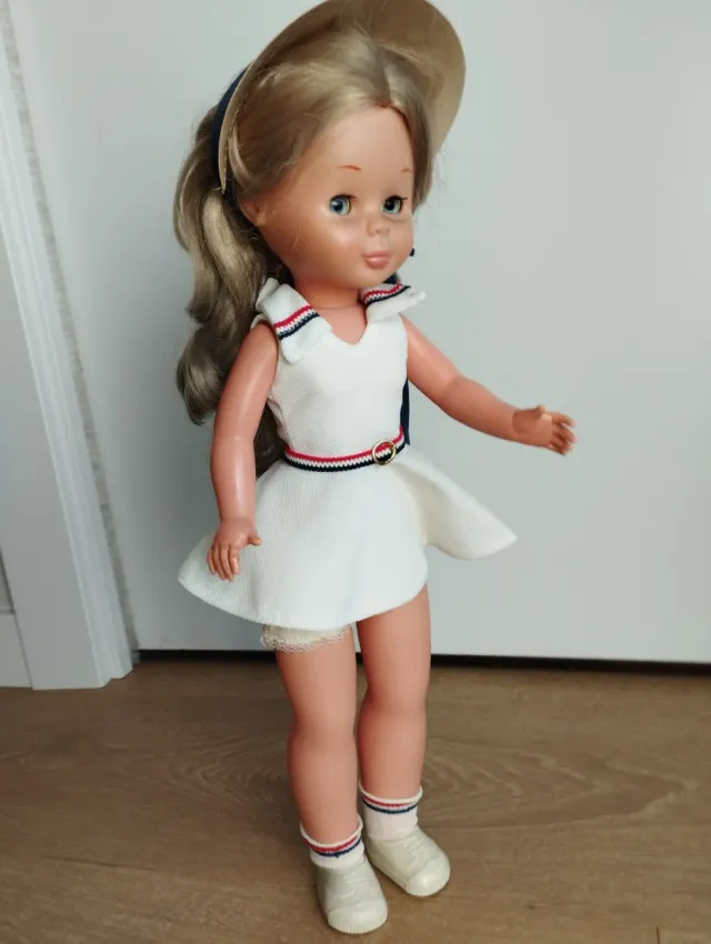 Muñeca Nancy con vestido deportivo años 70