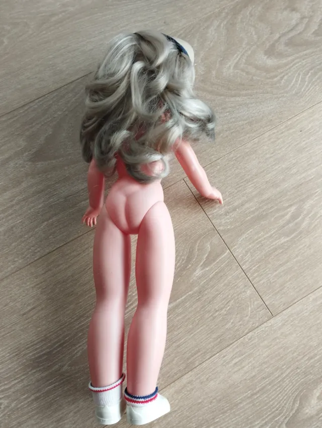 Muñeca Nancy con vestido deportivo años 70