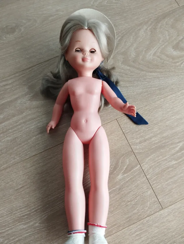 Muñeca Nancy con vestido deportivo años 70