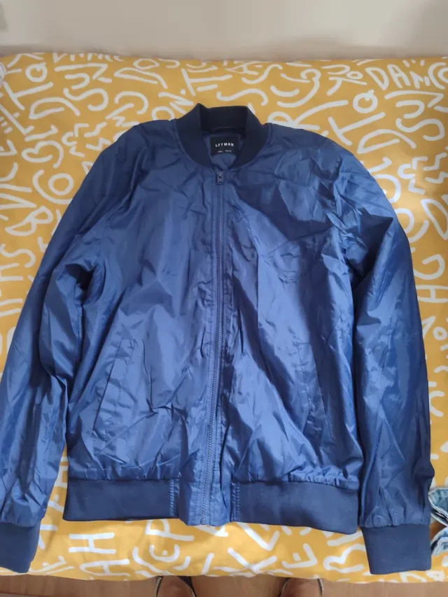 Chaqueta Bomber Azul. Talla L.  Precio negociable