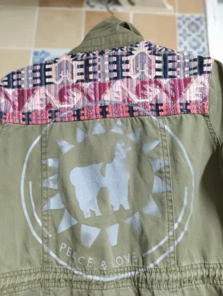 Chaqueta Lefties verde ,pantalon zara y pañuelo .