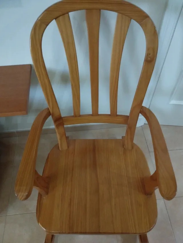 Butaca de madera maciza color pino