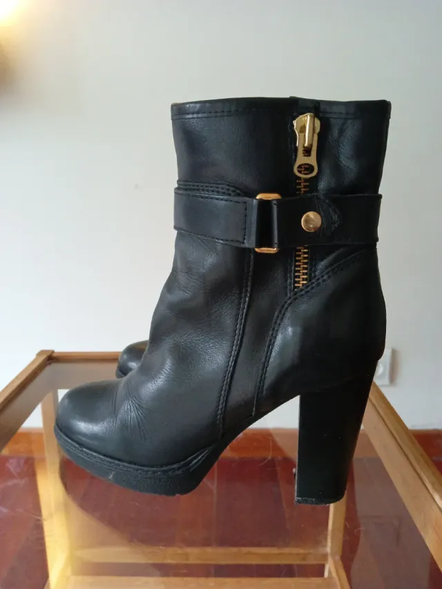 Botas piel negras tacón alto cremallera dorada