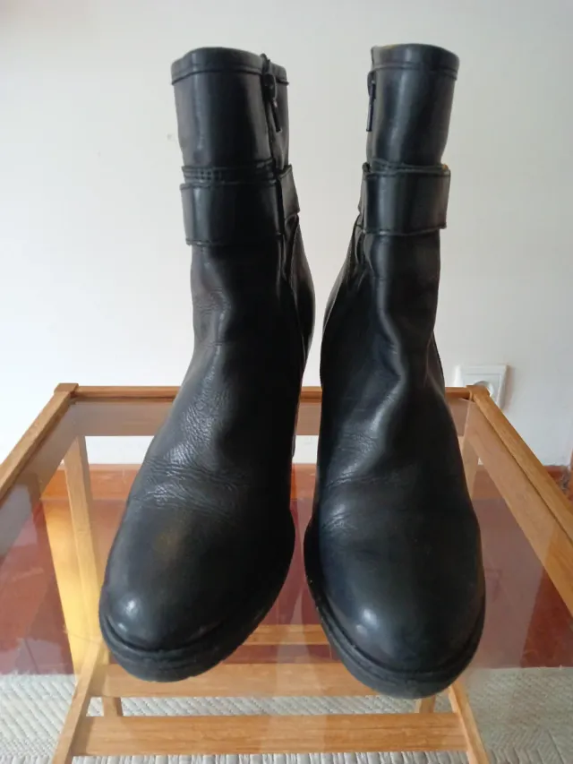 Botas piel negras tacón alto cremallera dorada