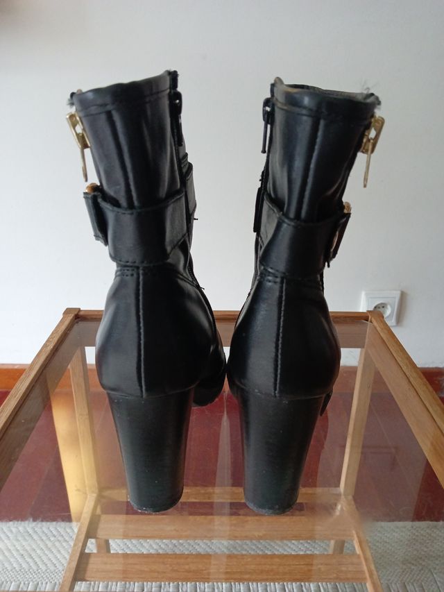 Botas piel negras tacón alto cremallera dorada