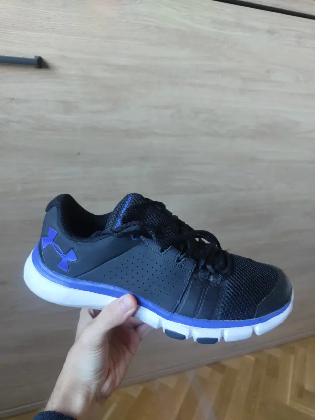 Zapatillas Under Armour Negras y Azules