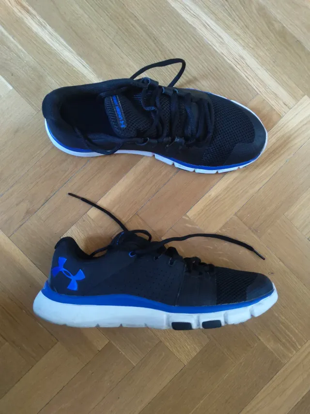 Zapatillas Under Armour Negras y Azules