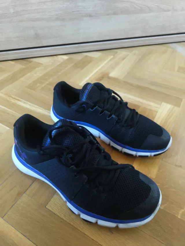 Zapatillas Under Armour Negras y Azules