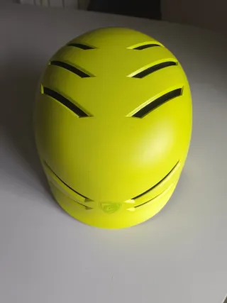 Casco amarillo fosforito patines bicicleta bmx