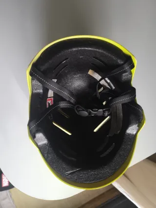 Casco amarillo fosforito patines bicicleta bmx