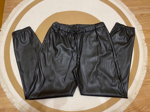 Pantalón bombacho polipiel negro