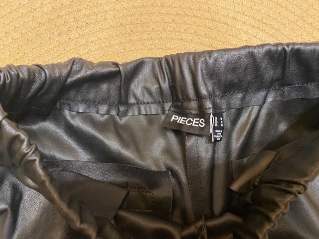 Pantalón bombacho polipiel negro