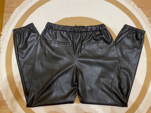 Pantalón bombacho polipiel negro