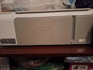 Impresora HP Beige y Blanca