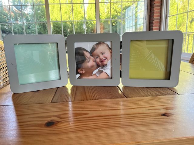 Portarretratos tríptico gris