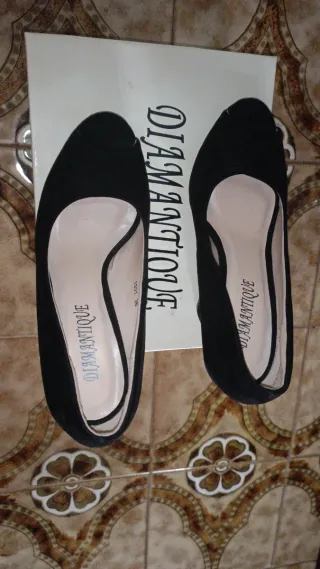 Scarpe con tacco nere peep toe