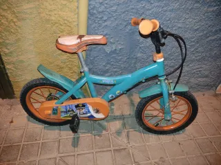 Bicicleta infantil azul y naranja
