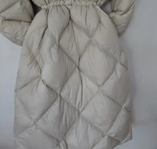 Chaqueta de plumas beige crema