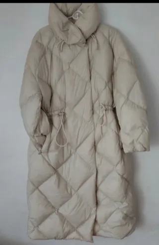 Chaqueta de plumas beige crema