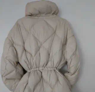 Chaqueta de plumas beige crema