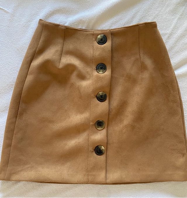 falda corta con botones